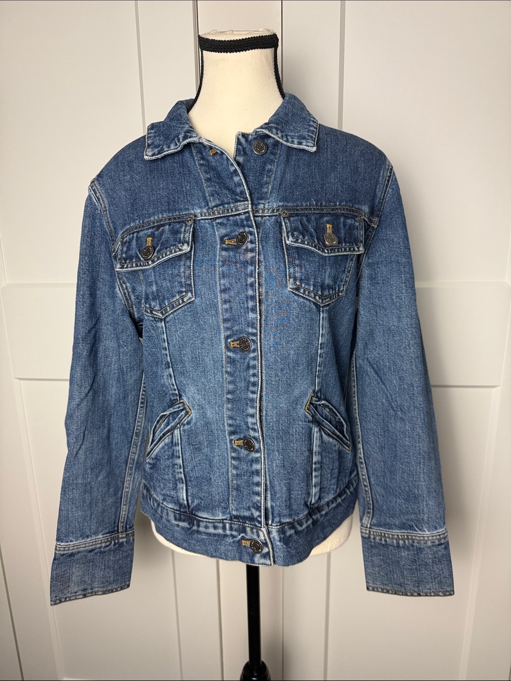 Vintage 90s structured Eddie Bauer 100% cotton medium wash Denim Jean Jacket Y2K
